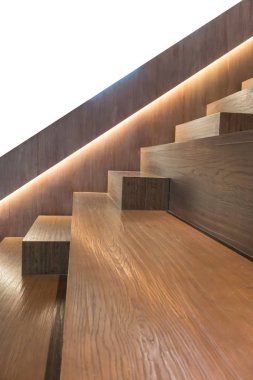 merdiven Ahşap merdiven ve aydınlatma