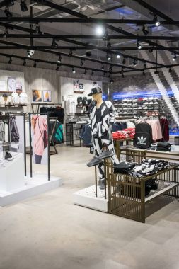 Emquatier, Bangkok, Tayland, 15 Ekim 2017 dükkanında Adidas: Luxu