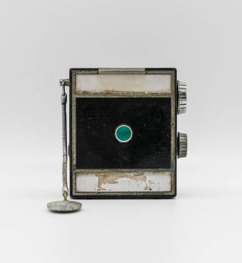 Cep vintage radyo beyaz izole 