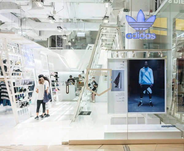 Adidas butik på Mega Bangna, Bangkok, Thailand, 18 okt 2017 — Stockfoto