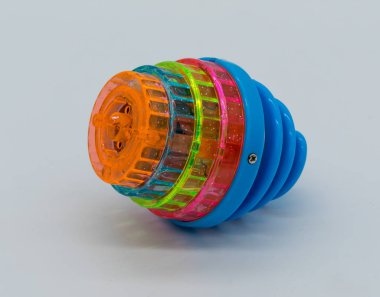 Top beyaz izole oyuncak iplik renkli Led 