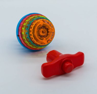 Top beyaz izole oyuncak iplik renkli Led 