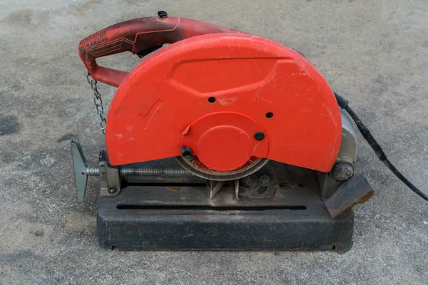 Máquina de corte de fibra portátil usada en colores rojo y negro en c — Foto de Stock