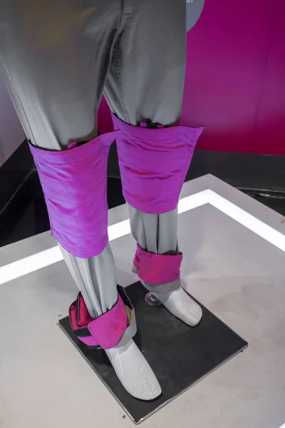 Rózsaszín állítható képzés tömeg zsákok a boka, a térd és a csukló — Stock Fotó