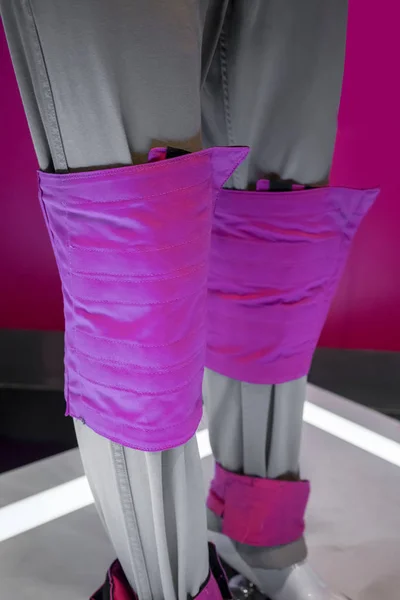 Rózsaszín állítható képzés tömeg zsákok a boka, a térd és a csukló — Stock Fotó