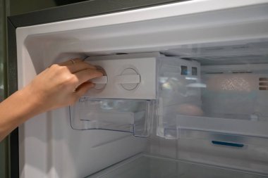 Kadın el buz buz üreticisi için büküm kadar kapalı 