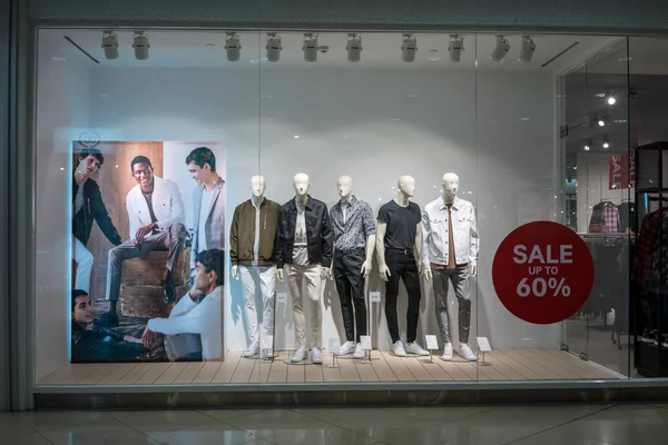 H & M shop na Mega Bangna, Bangkok, Thajsko, 19 březen 2018 — Stock fotografie