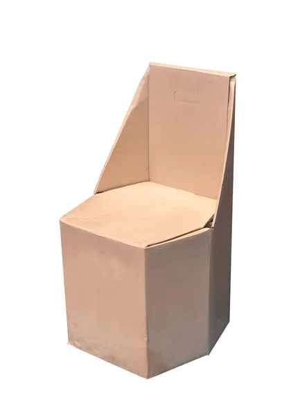 Papierstuhl aus Recyclingkarton isoliert auf weiß — Stockfoto
