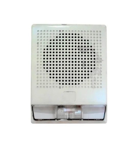 Una alarma de incendio acústica y estroboscópica se monta en una pared blanca como parte — Foto de Stock