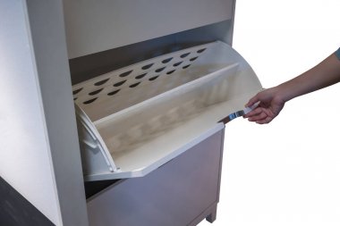 Ana sayfa organizasyon için dolap mutfak depolama çekerek el. 