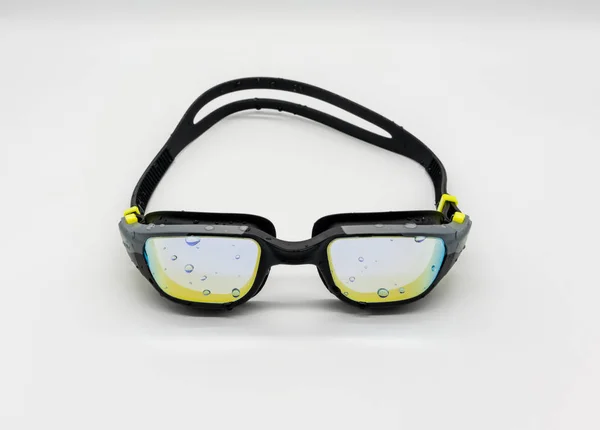 Hoge kwaliteit mode kwik gecoat zwembrillen in zwart, GR — Stockfoto