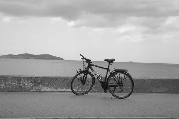 Un vélo près de la mer — Photo