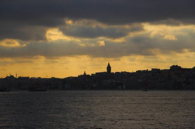 Gün batımında Galata Kulesi