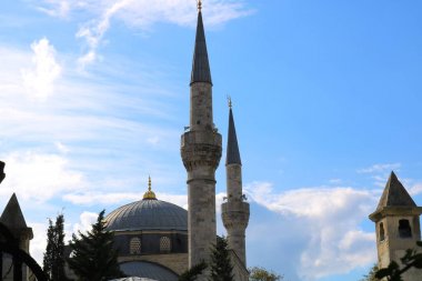 Uskudar İstanbul 'daki Mihrimah Sultan Camii. Ramazan, iftar, kandil, kadir gecesi (laylat al-qadr), İslami yeni yıl, Kurban Bayramı arkaplan fotoğrafı.