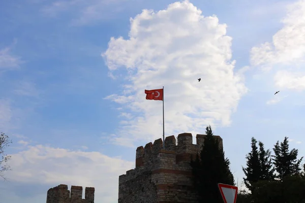 Türkische Flagge Auf Einer Burg — Stockfoto