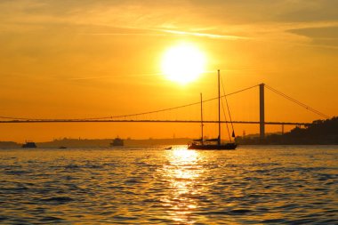 Boğaz Köprüsü ve bir tekne