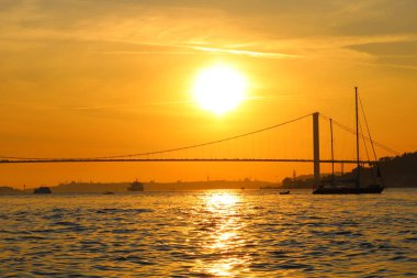 Boğaz Köprüsü ve bir tekne