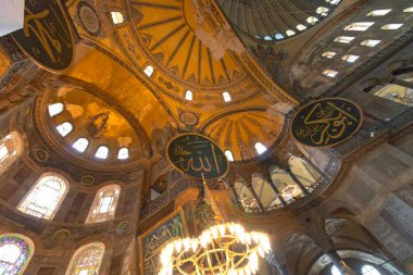 Ayasofya 'nın İstanbul' daki iç kesimi. Ramazan, iftar, kandil, kadir gecesi (laylat al-qadr), İslami yeni yıl, Kurban Bayramı arkaplan fotoğrafı.