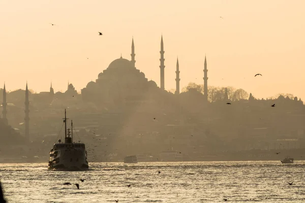Suleymaniye Moské Och Inline Färja Bosporen Istanbul Ramadan Iftar Kandil — Stockfoto