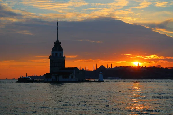 Maiden Tower Aka Kiz Kulesi Sunset Город Стамбул Заднем Плане — стоковое фото