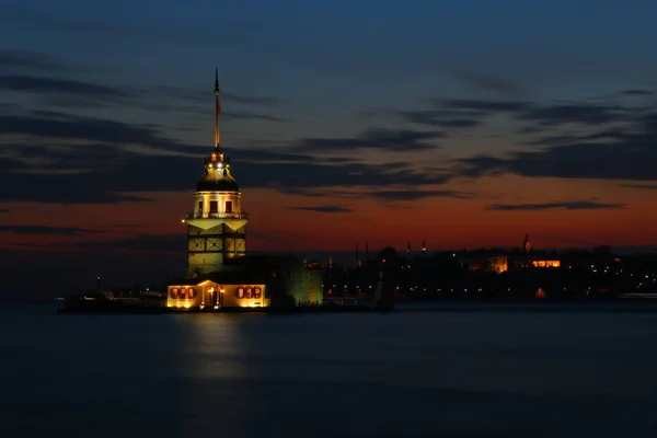 Torre Della Fanciulla Aka Kiz Kulesi Tramonto Paesaggio Urbano Istanbul — Foto Stock