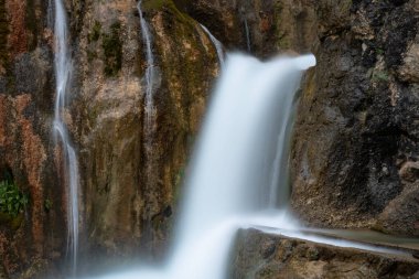 Malatya / Türkiye 'deki Gunpinar Şelalesinin uzun pozlu görüntüleri