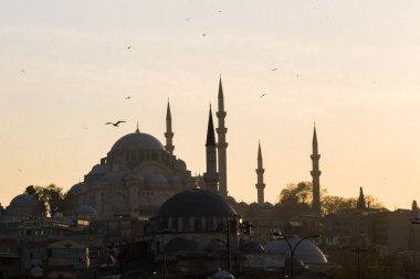 Sunset 'teki Süleyman Camii. Ramazan, iftar, kandil, kadir gecesi (laylat al-qadr), İslami yeni yıl, Kurban Bayramı arkaplan fotoğrafı.