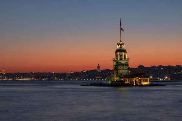 Jungfrutornet Istanbul Vid Solnedgången — Stockfoto