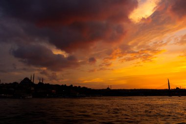 Süleyman Camii ve Altın Boynuz ile İstanbul 'da gün batımı