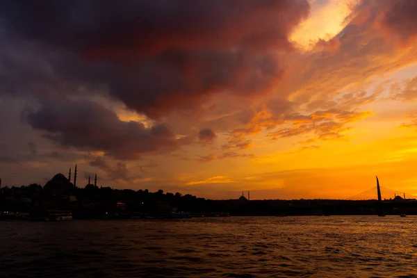 Západ Slunce Istanbulu Mešitou Suleymaniye Zlatým Rohem — Stock fotografie