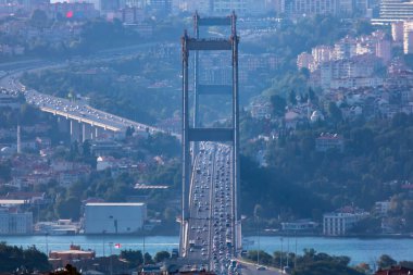 İstanbul 'da gündüz vakti Boğaziçi Köprüsü