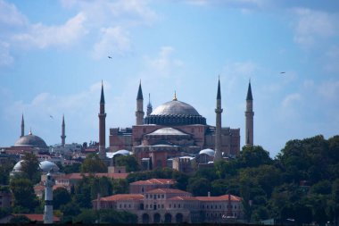 Ayasofya ve Bulutlu Gök. Ramazan, iftar, kandil, kadir gecesi (laylat al-qadr), İslami yeni yıl, Kurban Bayramı arkaplan fotoğrafı.