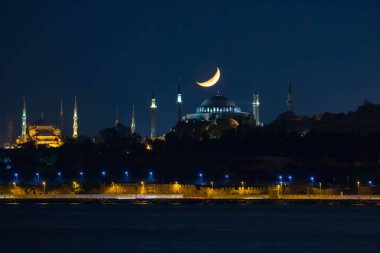 Ayasofya ve Hilal Ay. Ramazan, iftar, kandil, kadir gecesi (laylat al-qadr), İslami yeni yıl, Kurban Bayramı arkaplan fotoğrafı.