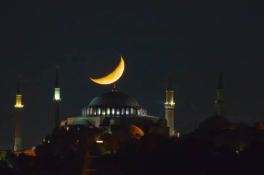 Ayasofya ve Hilal Ay. Ramazan, iftar, kandil, kadir gecesi (laylat al-qadr), İslami yeni yıl, Kurban Bayramı arkaplan fotoğrafı.