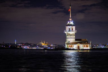 İstanbul 'da geceleyin Bakire Kulesi