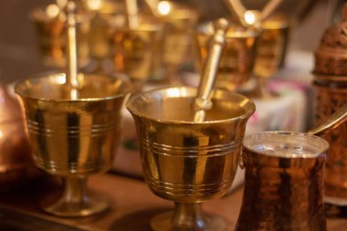 Bronz havan topları Grand Bazaar 'da stantta