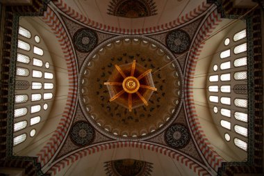Süleyman Camii 'nin içi. Ramazan, iftar, kandil, kadir gecesi (laylat al-qadr), İslami yeni yıl, Kurban Bayramı arkaplan fotoğrafı.