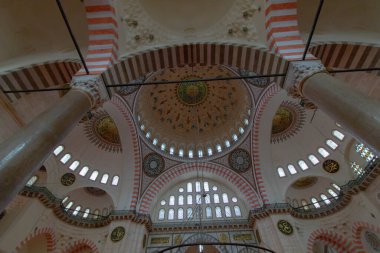 Süleyman Camii 'nin içi. Ramazan, iftar, kandil, kadir gecesi (laylat al-qadr), İslami yeni yıl, Kurban Bayramı arkaplan fotoğrafı.