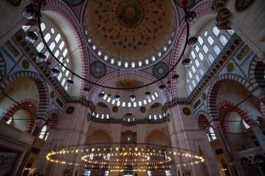 Süleyman Camii 'nin içi. Ramazan, iftar, kandil, kadir gecesi (laylat al-qadr), İslami yeni yıl, Kurban Bayramı arkaplan fotoğrafı.