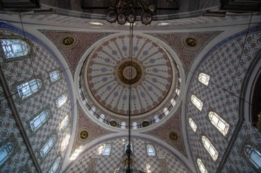 İstanbul 'daki Buyuk Selimiye Camii' nin içi. Ramazan, iftar, kandil, kadir gecesi (laylat al-qadr), İslami yeni yıl, Kurban Bayramı arkaplan fotoğrafı.