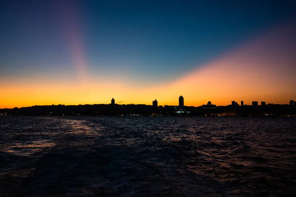 Zeldzame Zonnestralen Bij Zonsondergang Istanbul — Stockfoto