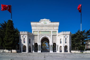 İstanbul Üniversitesi Ana Kapısı