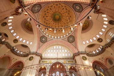 Süleyman Camii 'nin içi. Ramazan, iftar, kandil, kadir gecesi (laylat al-qadr), İslami yeni yıl, Kurban Bayramı arkaplan fotoğrafı.