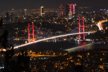 Camlica Tepesinden Geceleyin Boğaz Köprüsü