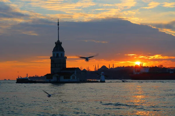 Silhouette Tour Vierge Istanbul Coucher Soleil — Photo