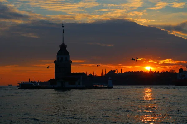 Silhouette Tour Vierge Istanbul Coucher Soleil — Photo