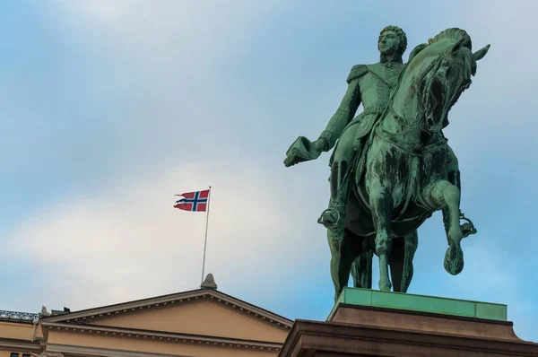 Den rid-statyn av kung Karl Xiv, Oslo, Norge. — Stockfoto