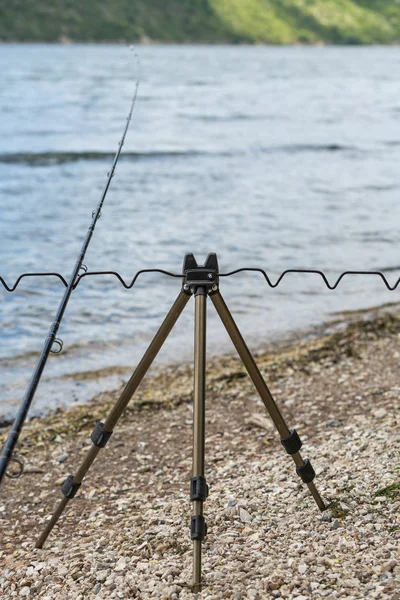 Olta tripod önünde bir nehir üzerinde.