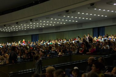 Saint Petersburg, Rusya Federasyonu - 26 Aralık 2017: Seyirci seyirciler performans önce oturup.