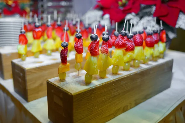 Fruit canapes on a wooden stand. — Stock Photo, Image